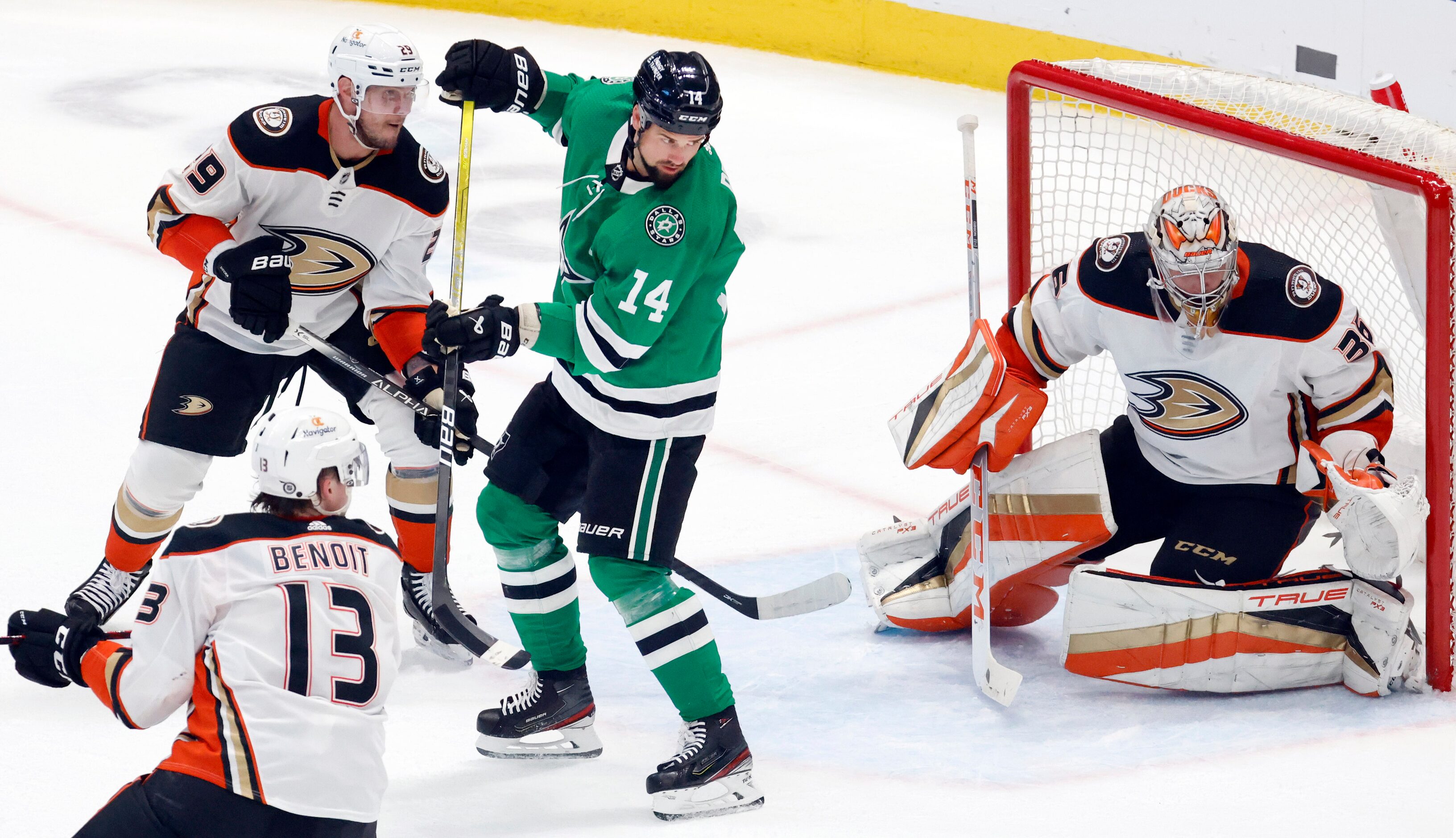 Dallas Stars left wing Jamie Benn (14) looks for the puck during a second period shot...