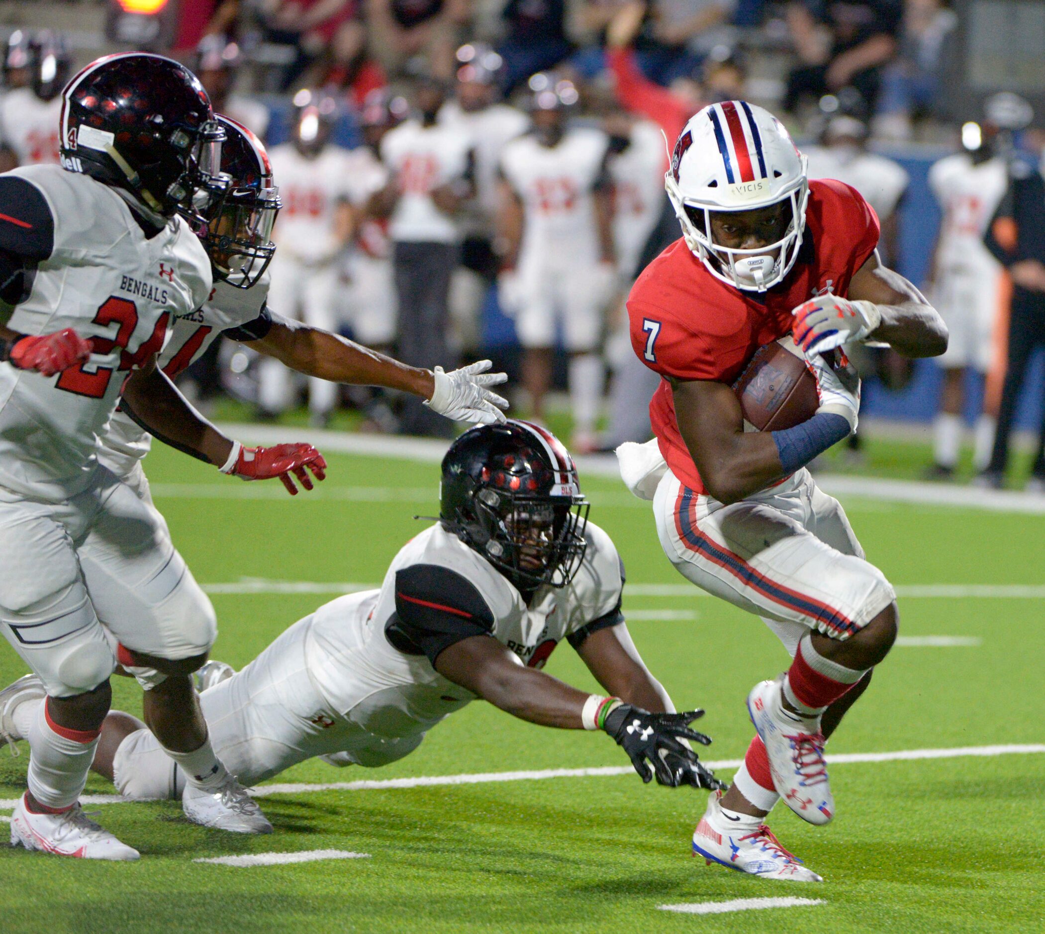 McKinney Boyd’s Peyton Shaw runs upfield in the second quarter of a high school football...