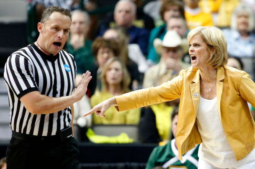 Baylor head coach Kim Mulkey, right, yells at a referee during the first quarter against...