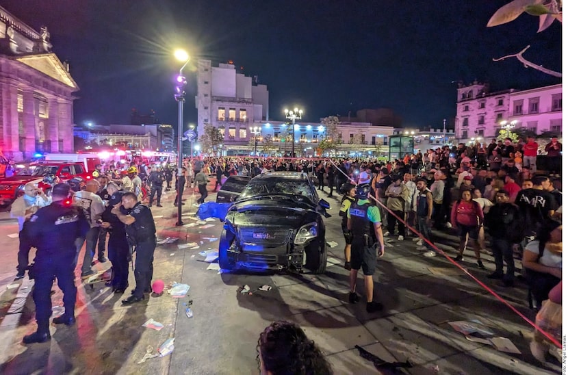 Arrollan a personas afuera de la Catedral de Guadalajara.