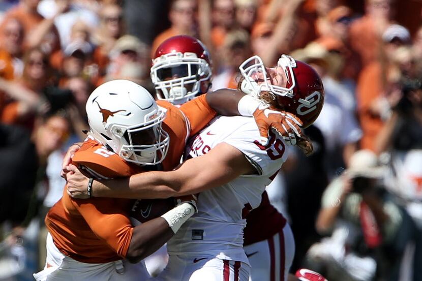 Texas Longhorns cornerback Kris Boyd (2) attempts to avoid a tackle by Oklahoma Sooners...