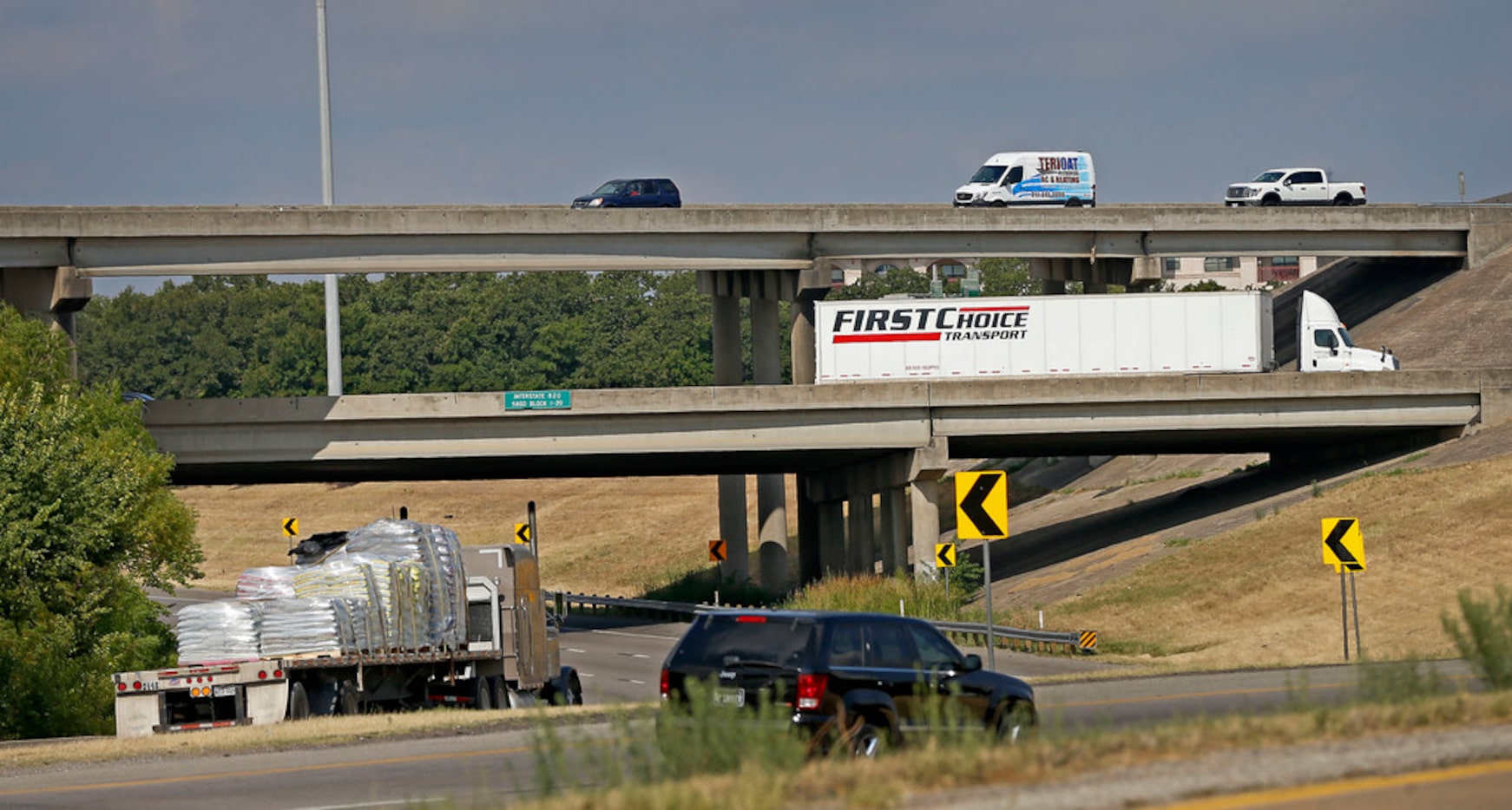 Traffic moves on the Interstate 20, U.S. Highway 287 and Interstate 820 interchange in Fort...