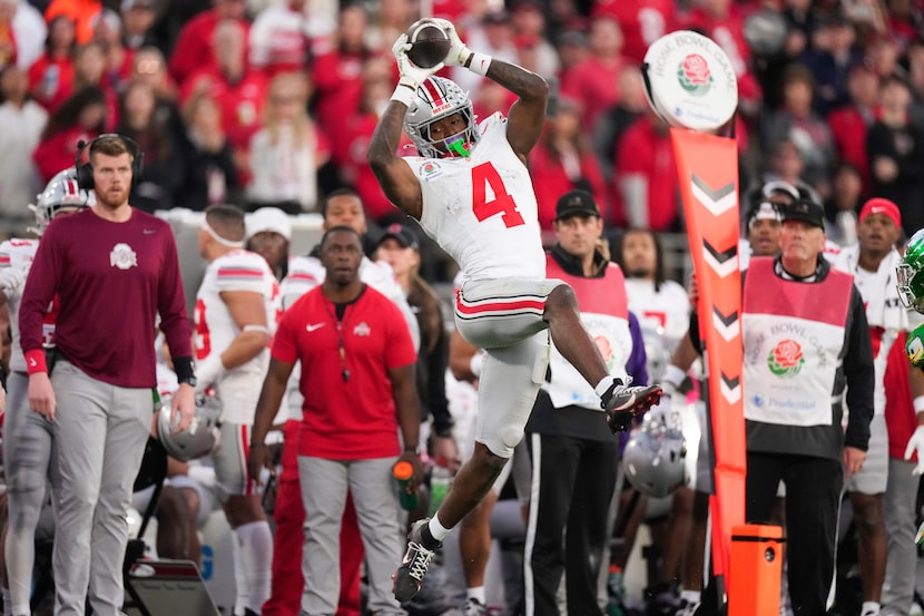 Ohio State wide receiver Jeremiah Smith (4) catches a pass during the second half in the...