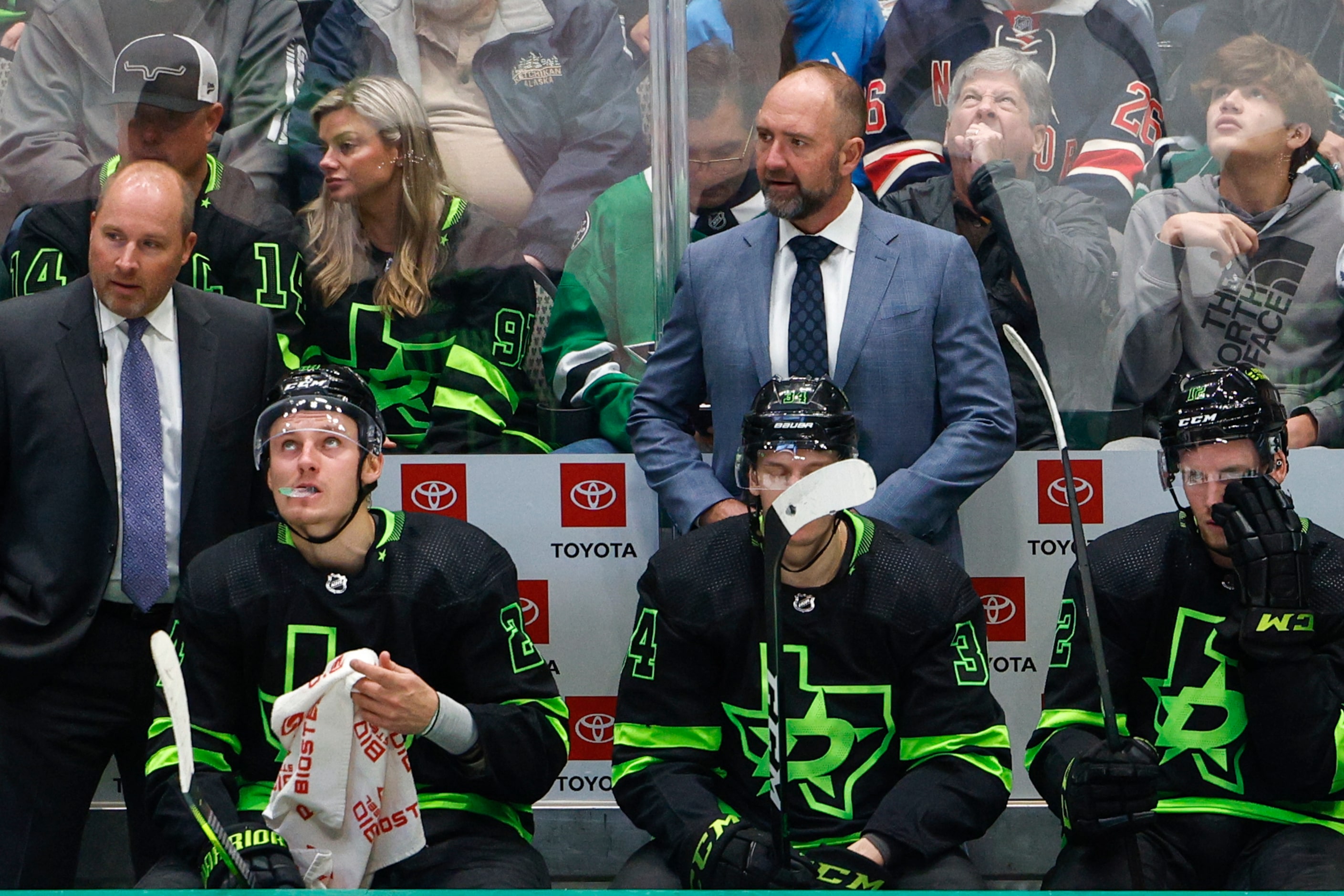 Dallas Stars head coach Peter DeBoer stands on the bench during the first period of an NHL...