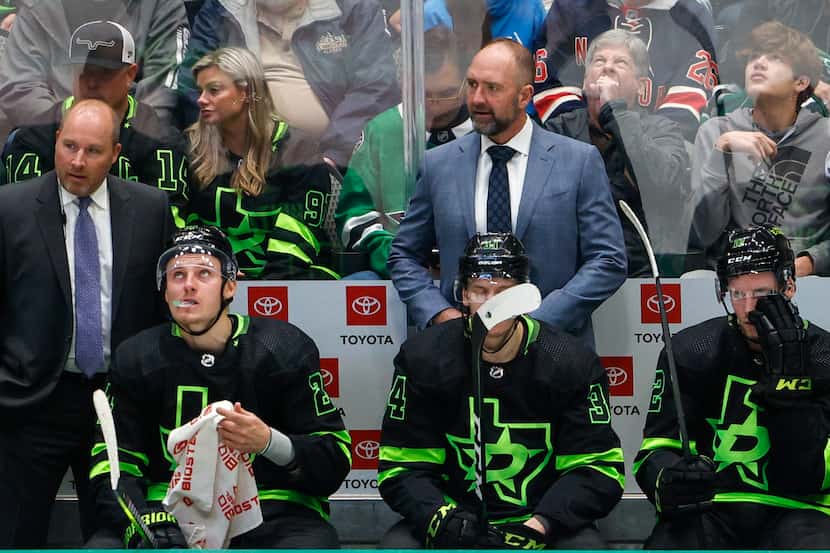 Dallas Stars head coach Peter DeBoer stands on the bench during the first period of an NHL...