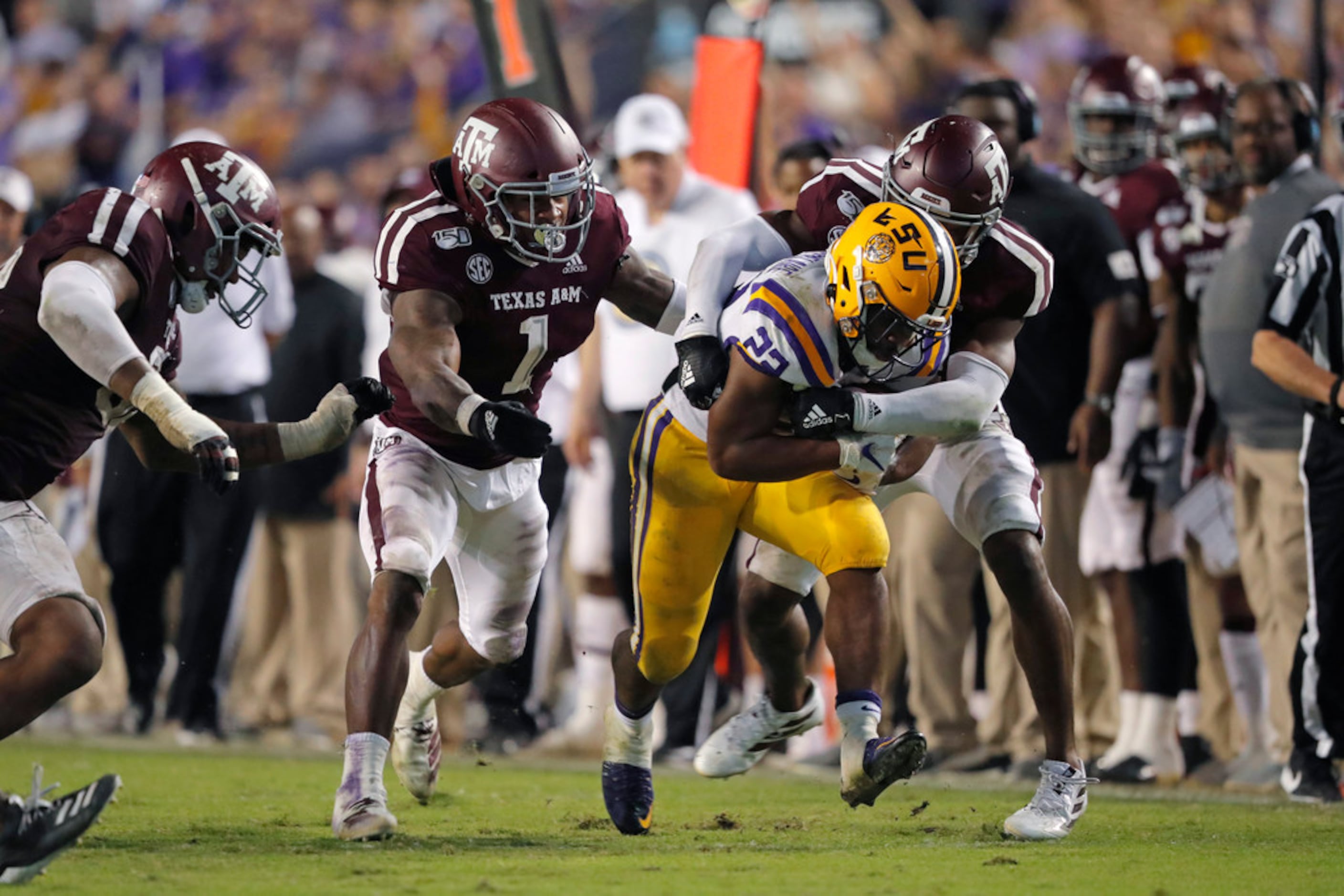 LSU running back Clyde Edwards-Helaire (22) carries against Texas A&M linebacker Buddy...