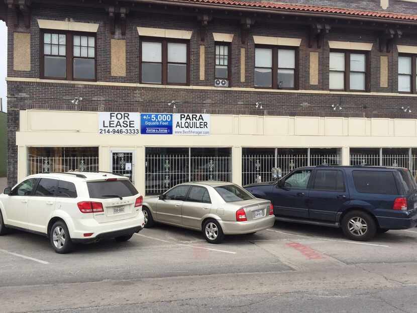  Lucky Dog Books will reopen here at 911 W. Jefferson Blvd. (Roy Appleton/Staff)