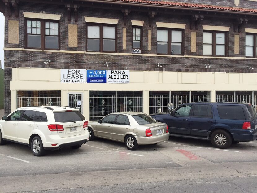  Lucky Dog Books will reopen here at 911 W. Jefferson Blvd. (Roy Appleton/Staff)