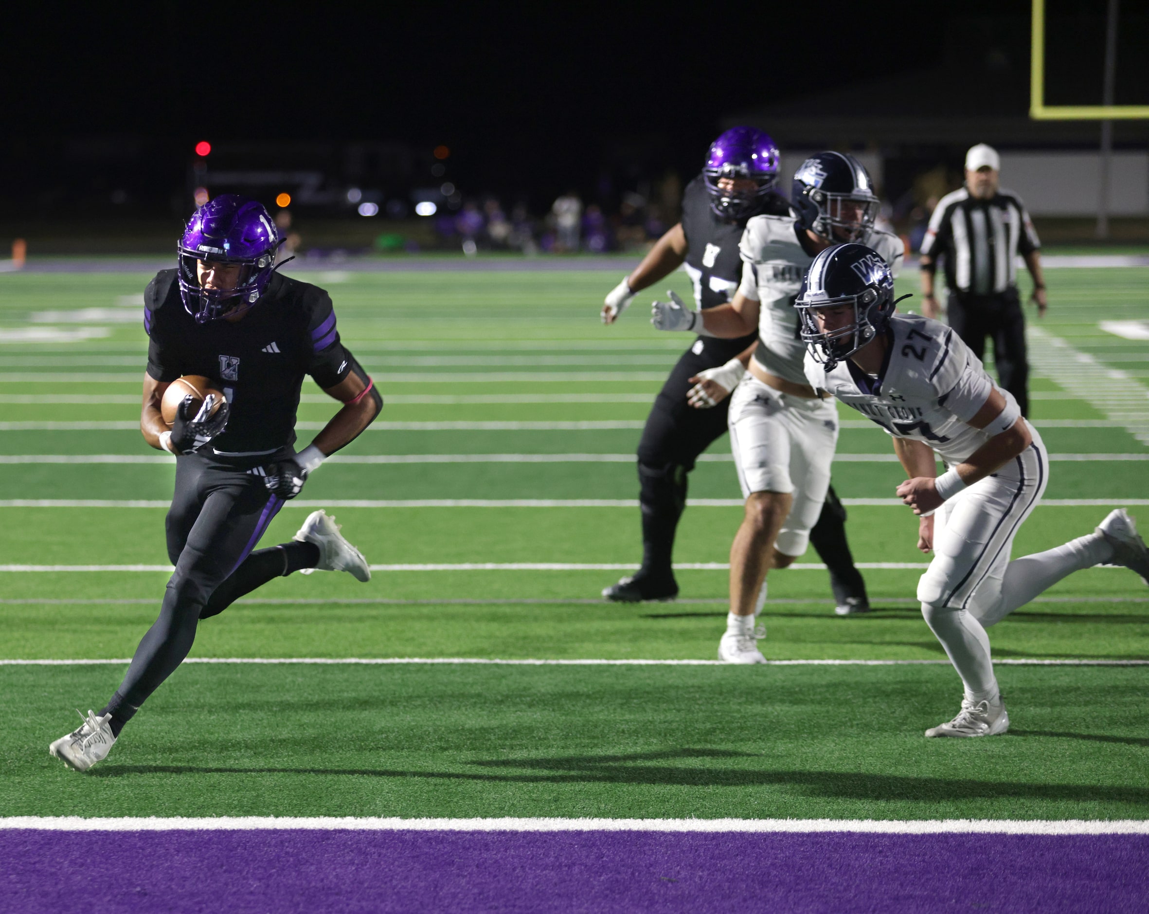 Anna player #1 Edward Chumley runs the ball for a touchdown during the Prosper Walnut Grove...