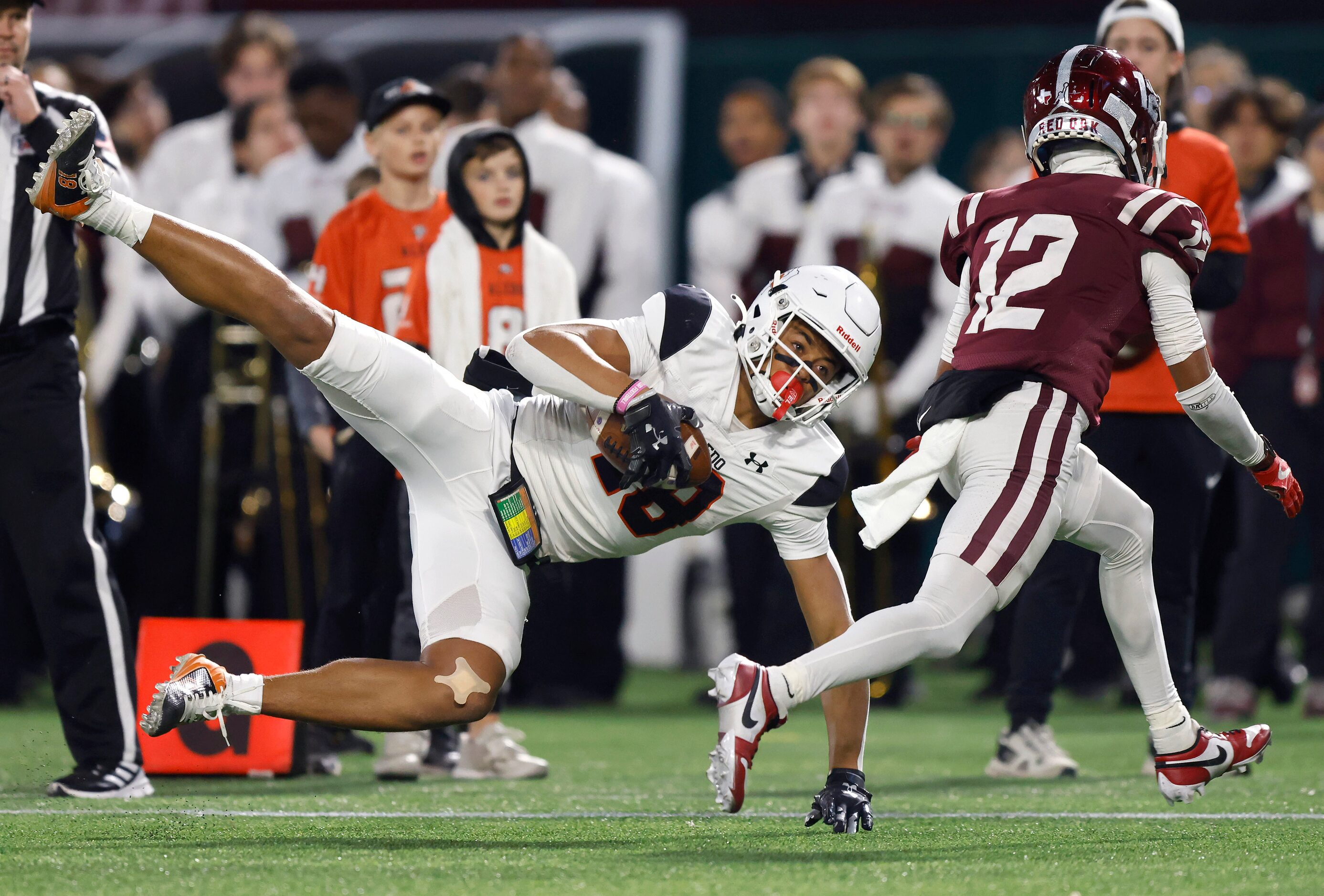 Aledo wide receiver Kaydon Finley (18) pulls down a second quarter touchdown pass in the end...