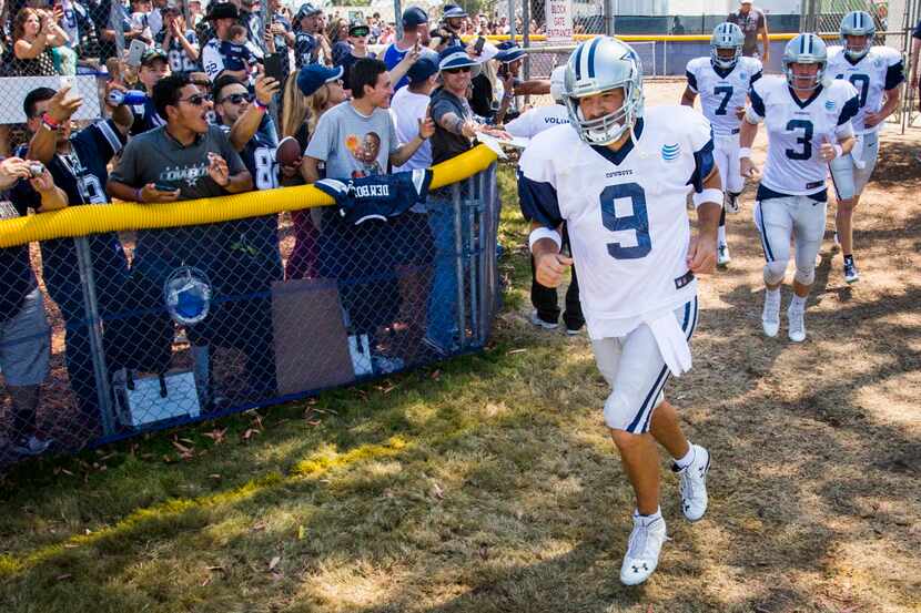 Dallas Cowboys quarterback Tony Romo (9) leads fellow quarterbacks Jameill Showers (7),...