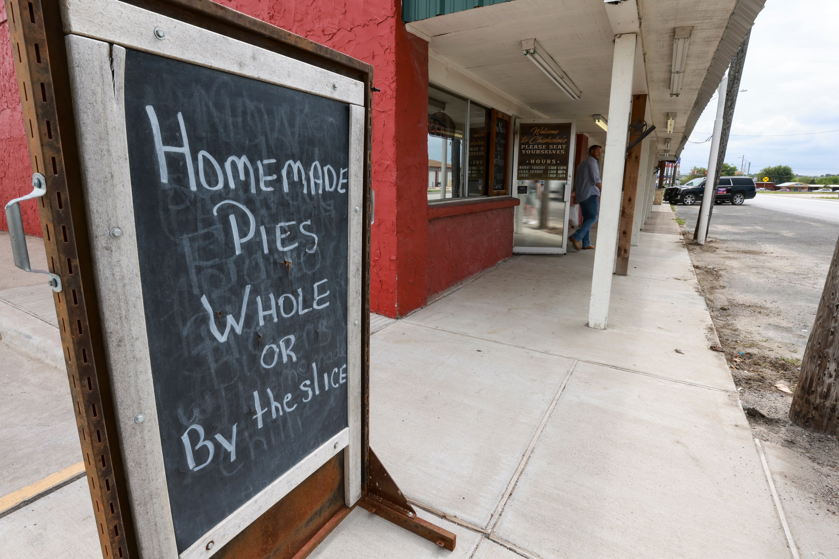 A sign outside Chisholm’s Restaurant on Main Street.