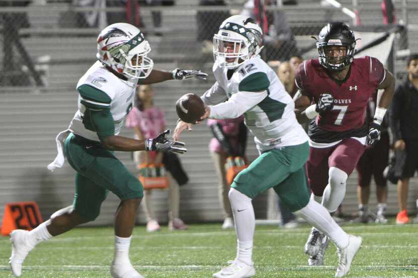 Mansfield Timberview defensive end David Anenih (7) moves in defensively as Waxahachie...