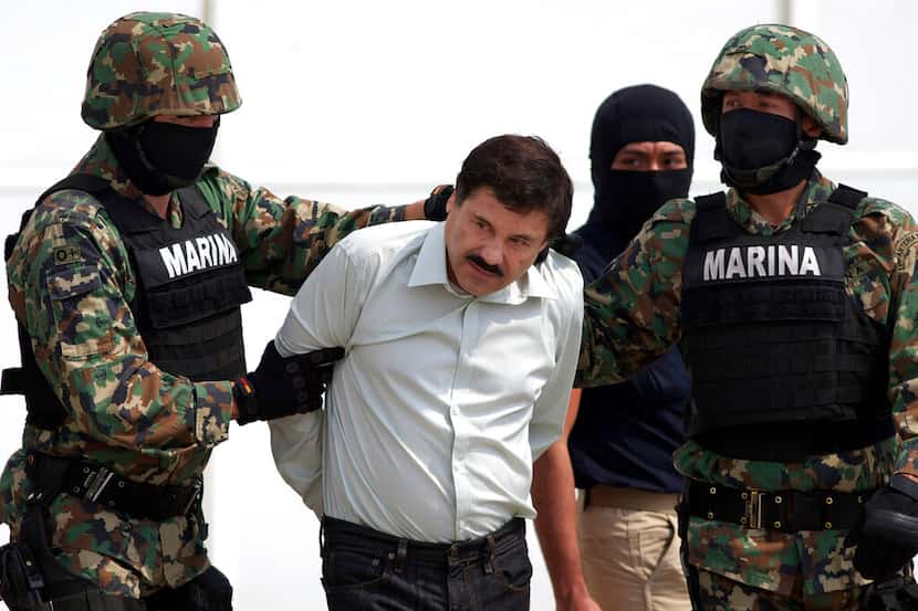 En esta fotografía de archivo del 22 de febrero de 2014, Joaquín “El Chapo” Guzmán, al...