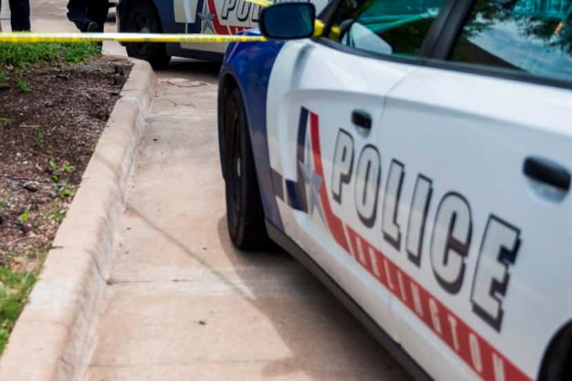 La policía de Arlington arrestó a cuatro de cinco sospechosos del asesinato de un joven de...