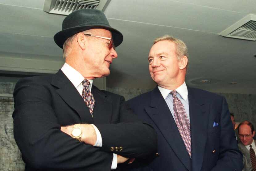 ORG XMIT: *S0405739479* 11/7/93.. Former Cowboys coach Tom Landry and owner Jerry Jones...
