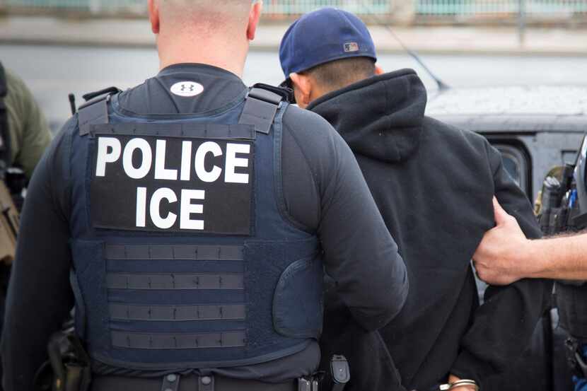 Agentes de ICE realizaron un operativo de tres días en Fort Worth, de acuerdo con la...