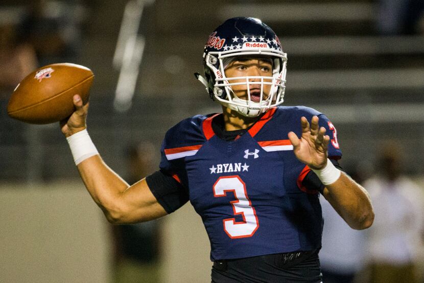 Denton Ryan quarterback Spencer Sanders (3) throws a pass during the first half of a high...
