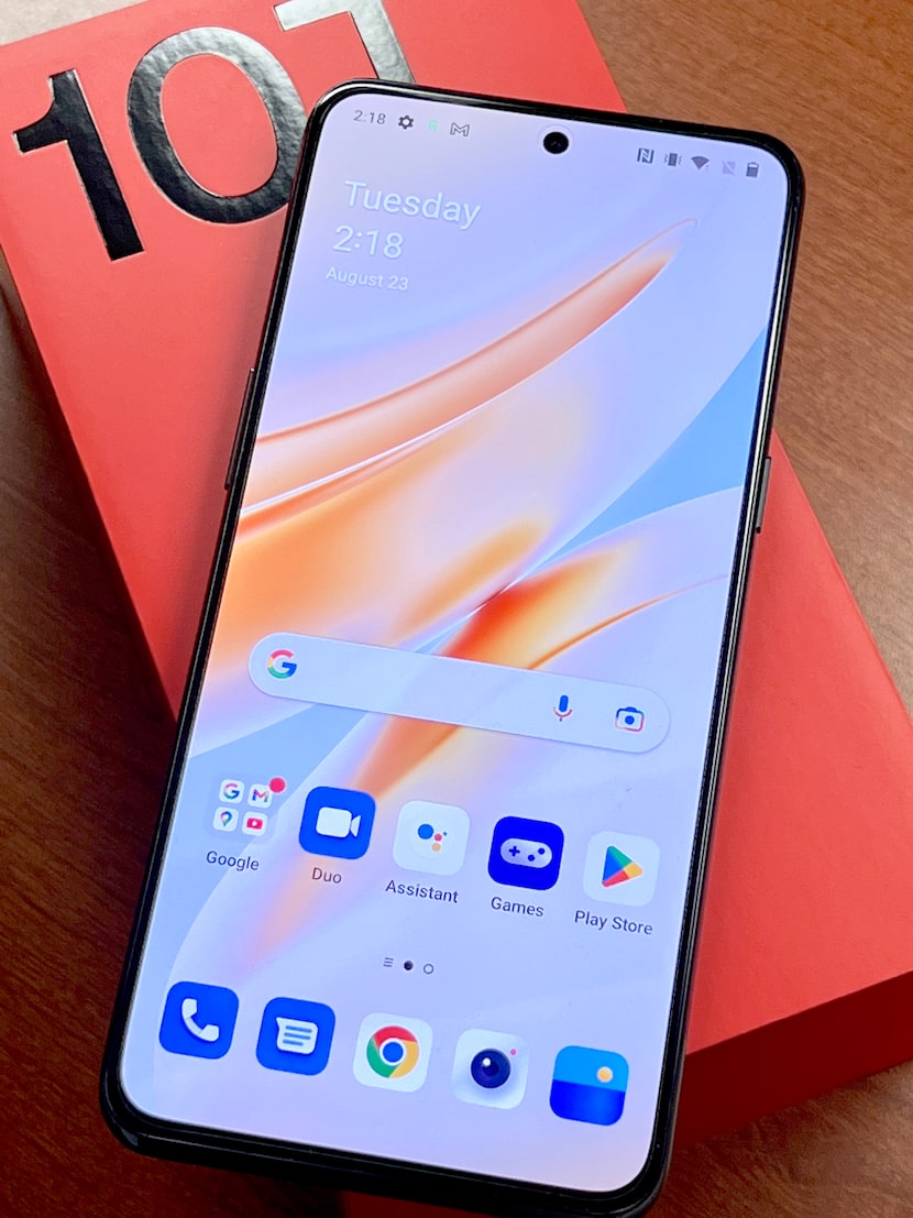 View of the display on the OnePlus 10T Android phone.
