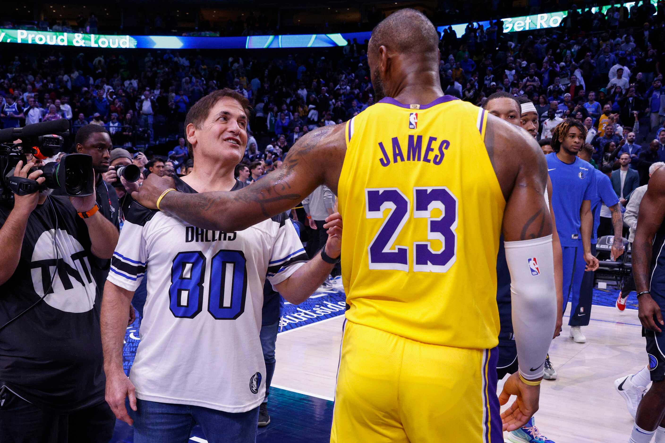 Dallas Mavericks owner Mark Cuban talks with Los Angeles Lakers forward LeBron James (23) an...