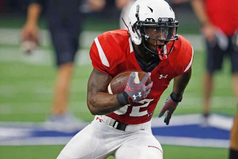 Texas Tech's Da'Leon Ward (32) carries the ball during the NCAA college football team's...