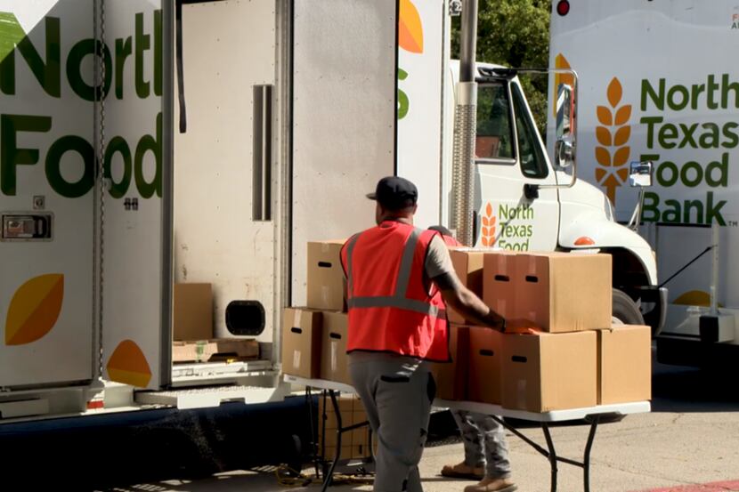 Los residentes de Irving recibirán cajas con alimentos no perecibles que serán entregados en...
