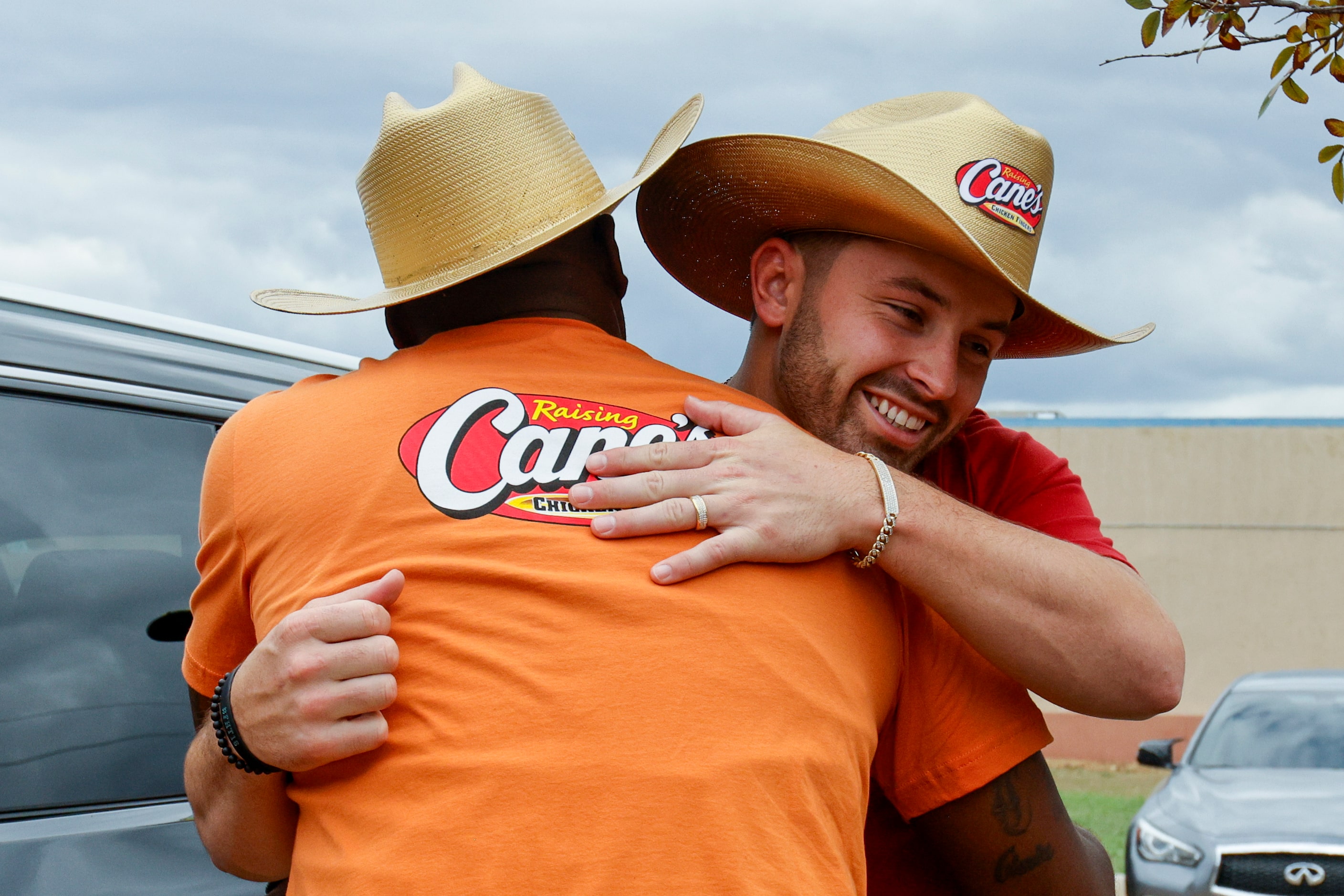 Former Oklahoma quarterback Baker Mayfield (right) greets  former Texas quarterback Vince...