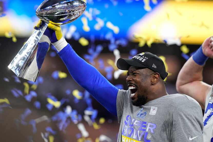 Los Angeles Rams outside linebacker Von Miller holds up the Lombardi Trophy after the Rams...