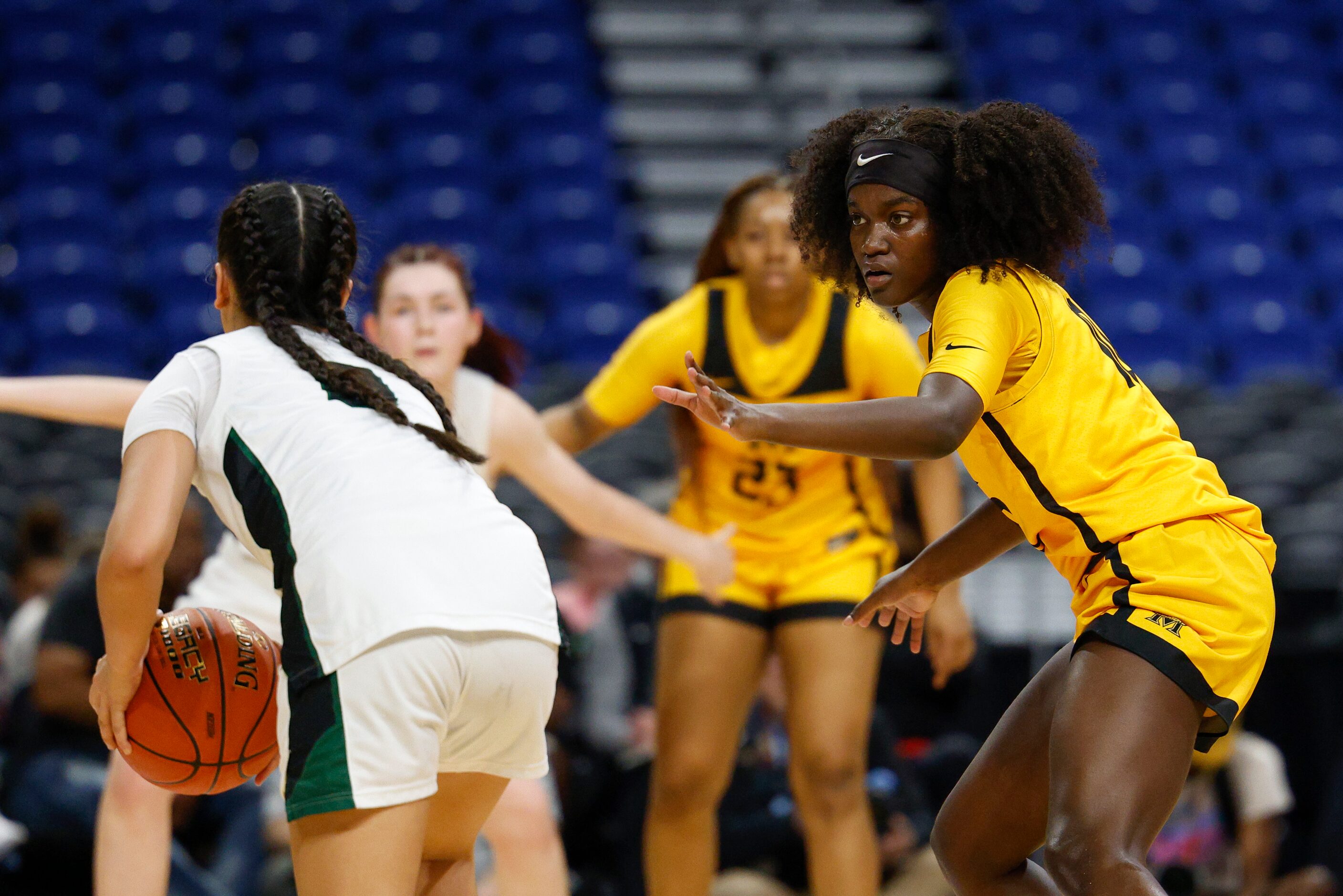 Frisco Memorial guard Jasmyn Lott (10) defends Cedar Park guard Molly Ly (0) during the...