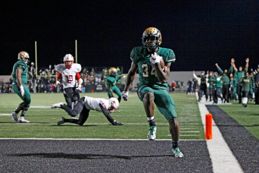 DeSoto sophomore running back Kelan Walker (34) runs for a touchdown giving DeSoto the lead...