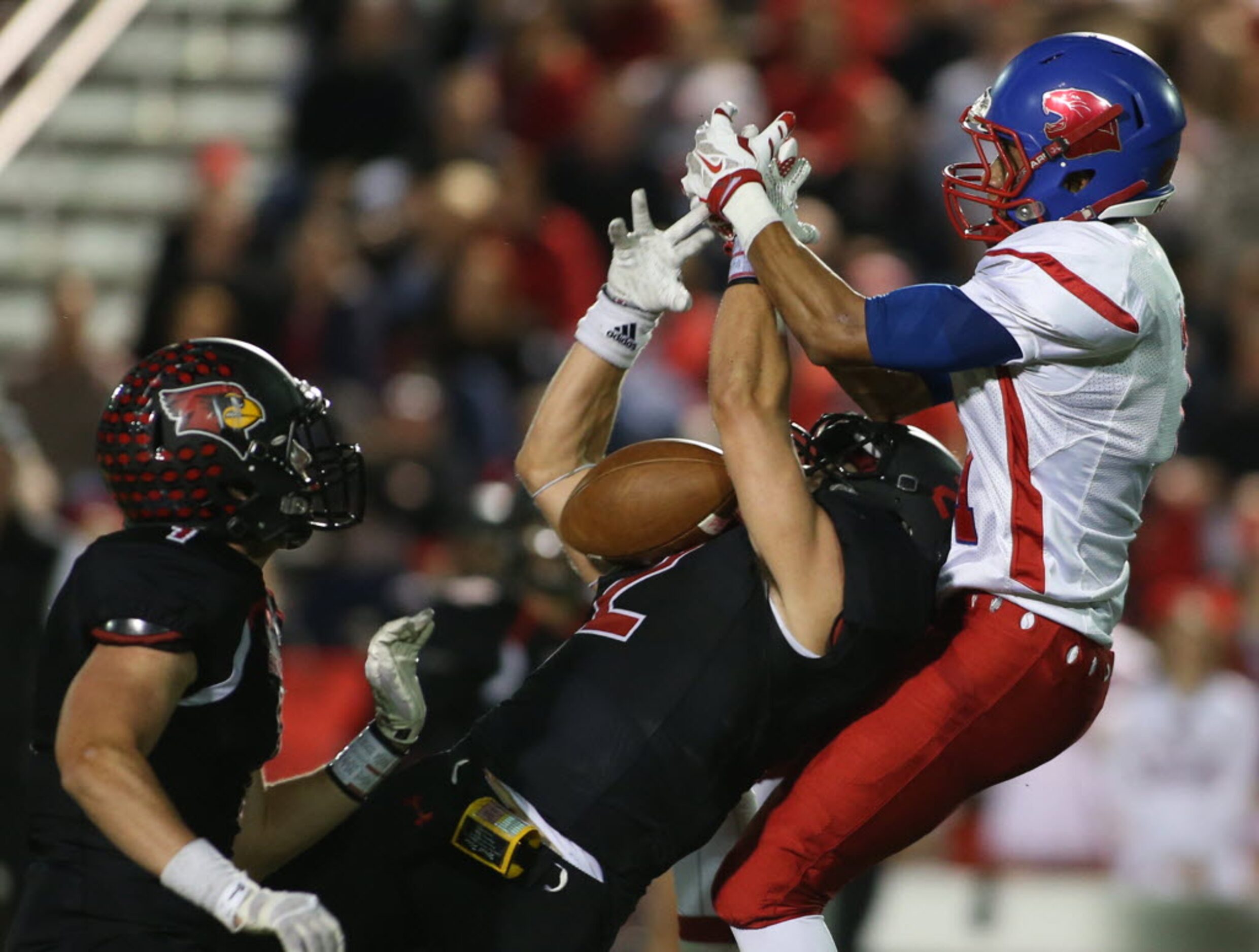 Parish Episcopal’s Xavier Suggs (1) pass reception is broken up by Fort Worth Christian’s...