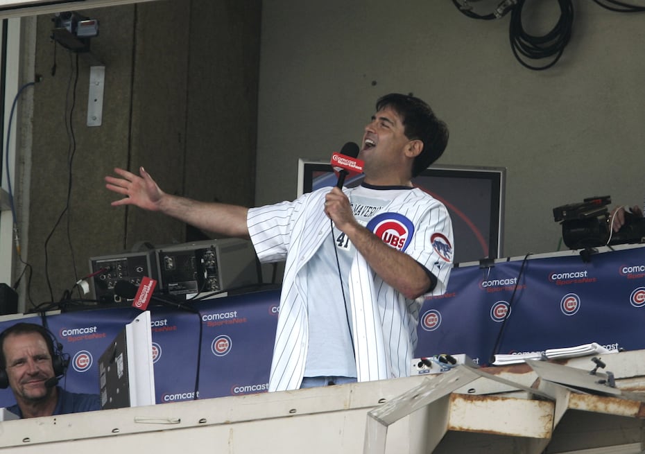 Caray leads 'Take Me Out to the Ballgame' 