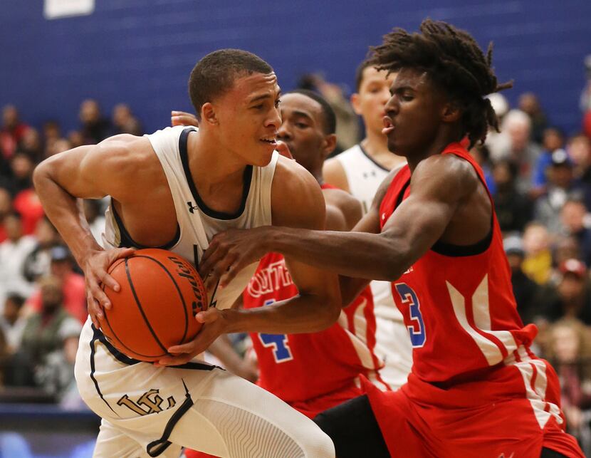 Little Elm's R.J. Hampton (14) moves the ball against South Garland's Tyrese Maxey (3)...