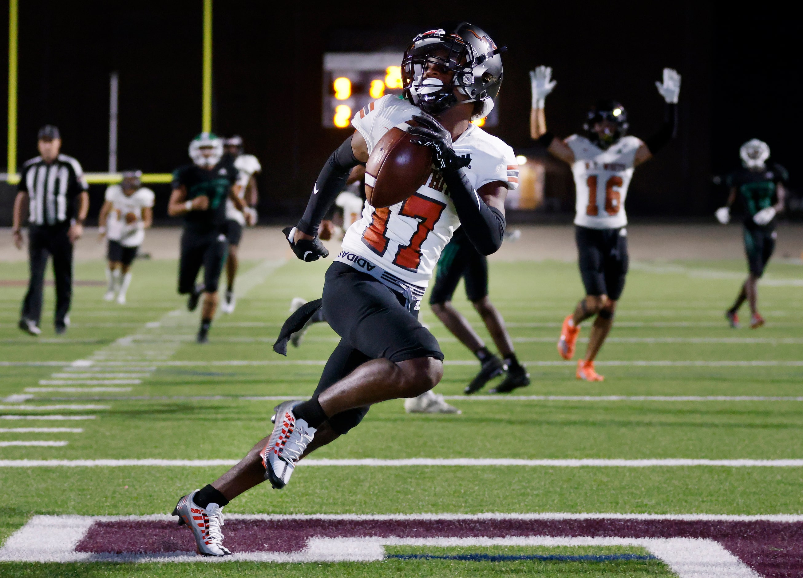 W.T. White wide receiver Bralon Beasley (17) scores a long catch and run for a late second...