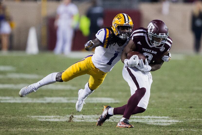 COLLEGE STATION, TX - NOVEMBER 24:  Speedy Noil #2 of the Texas A&M Aggies makes a catch as...