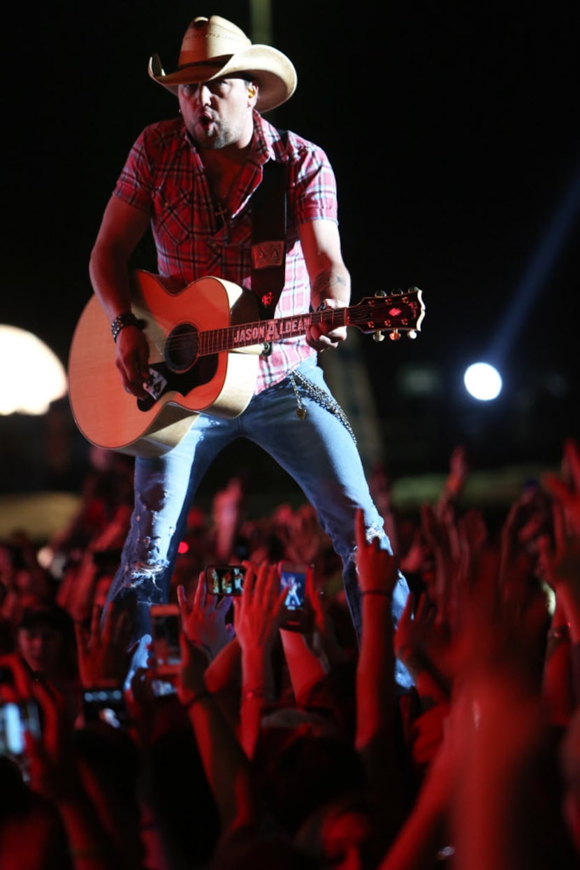 Jason Aldean performs onstage at the 2014 NCAA March Madness Music Festival  during the NCAA...