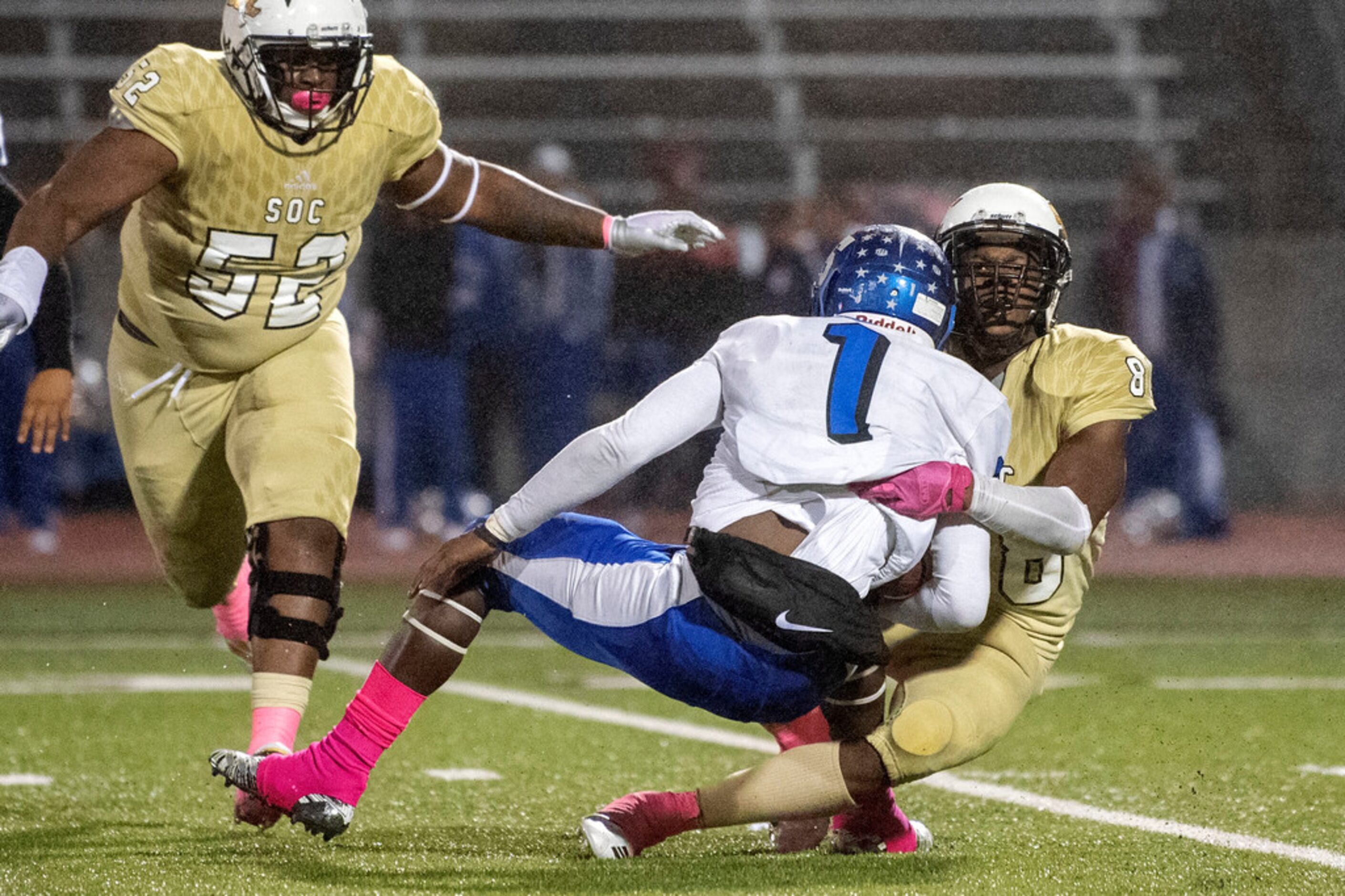 South Oak Cliff junior defensive end Jaydon Williams (88) sacks Seagoville senior...