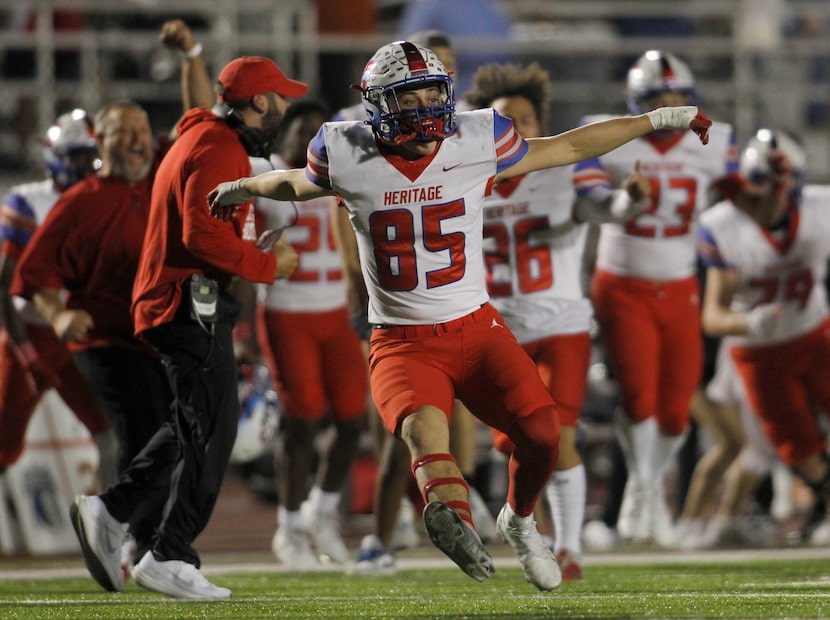 Midlothian Heritage tight end Roman Cariaga (85) bolts onto the field with teammates to...