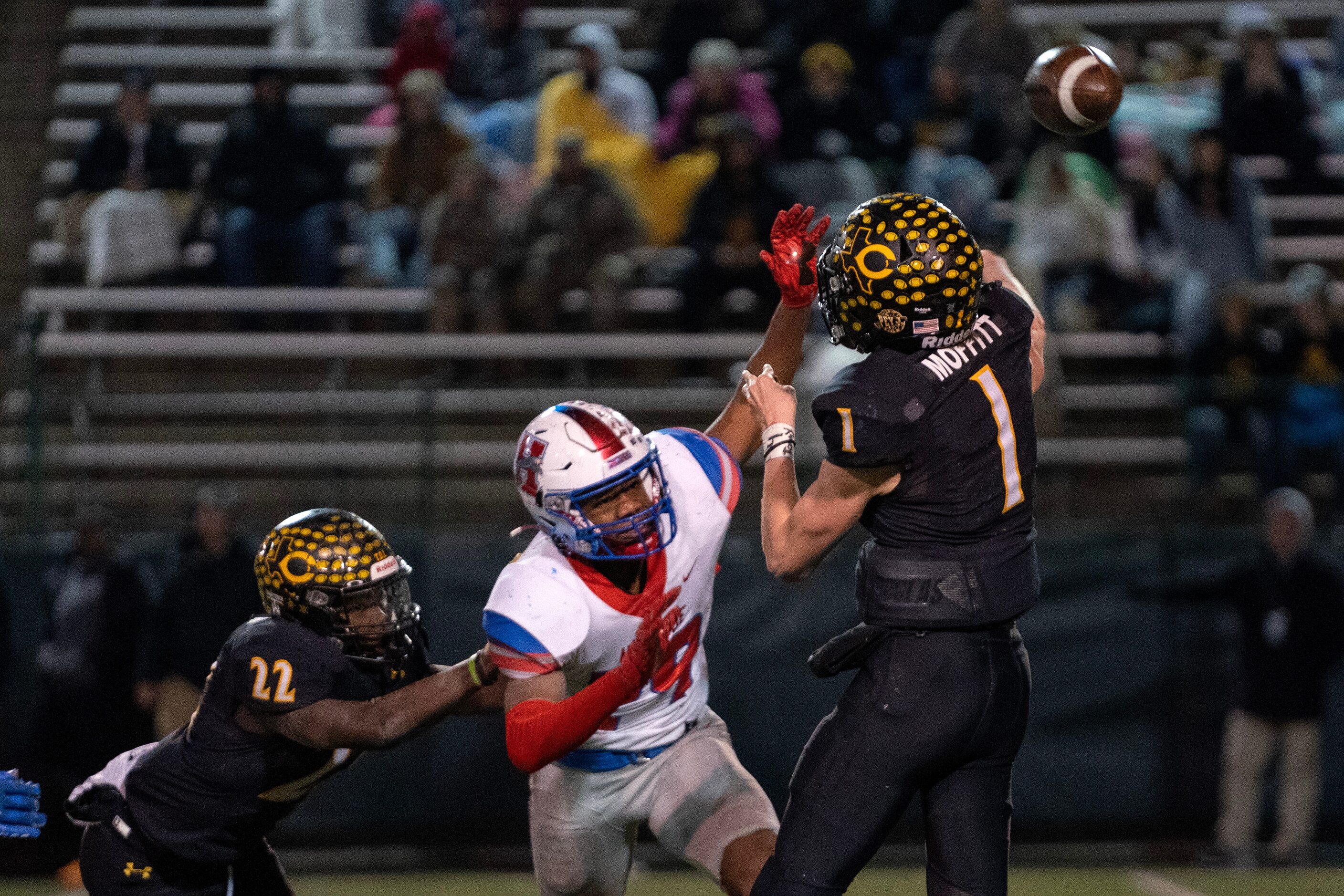 Crandall senior quarterback Luke Moffitt (1) throws a pass as Midlothian Heritage junior...