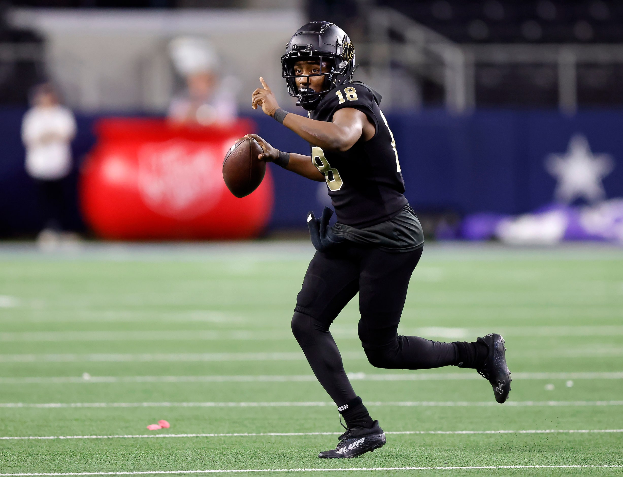 South Oak Cliff quarterback William Little (18) rolls out looking for a receiver against...