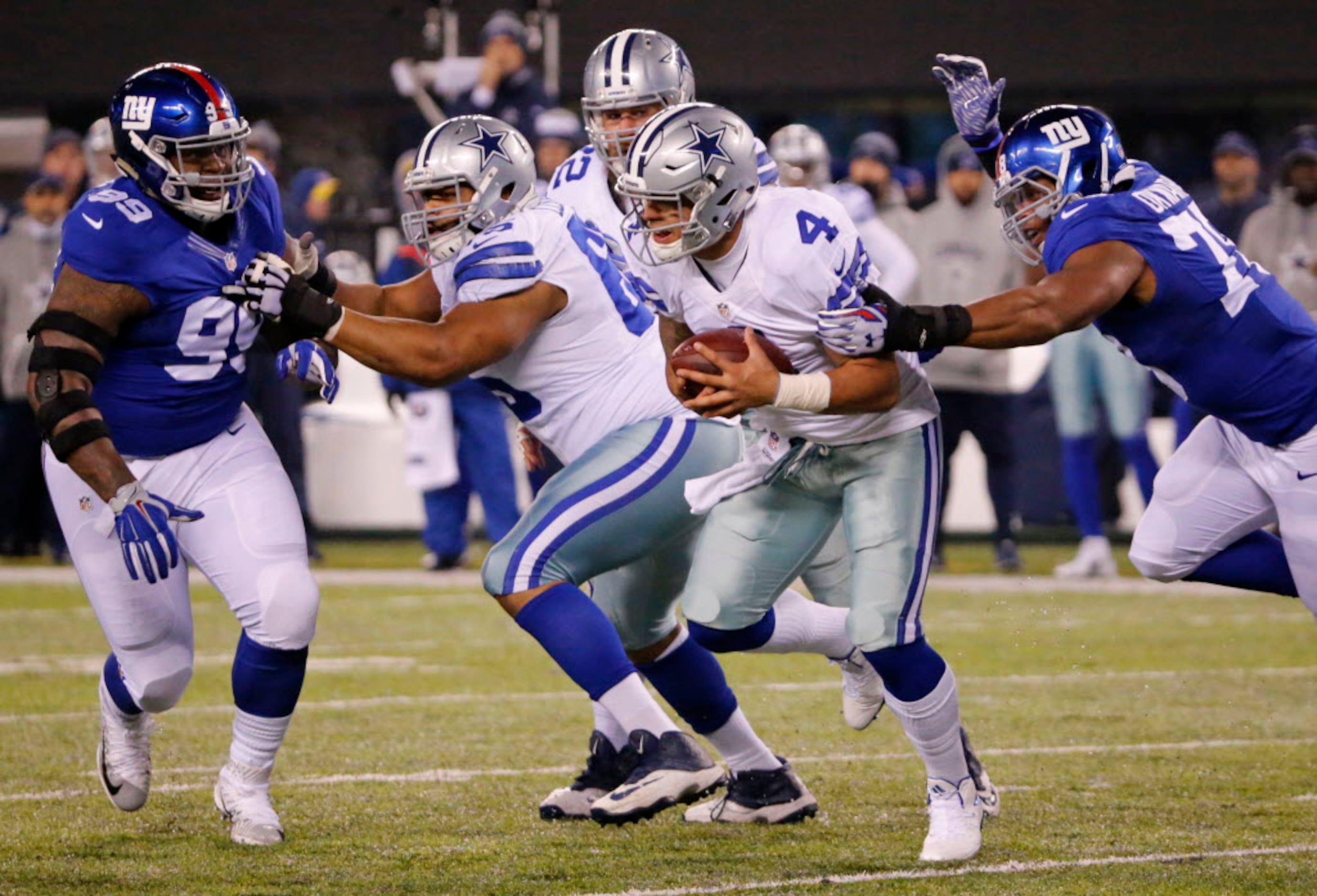 Dallas Cowboys quarterback Tony Romo (9) runs out of the pocket looking to  pass against the New York Giants in the fourth quarter in week 1 of the NFL  season at MetLife