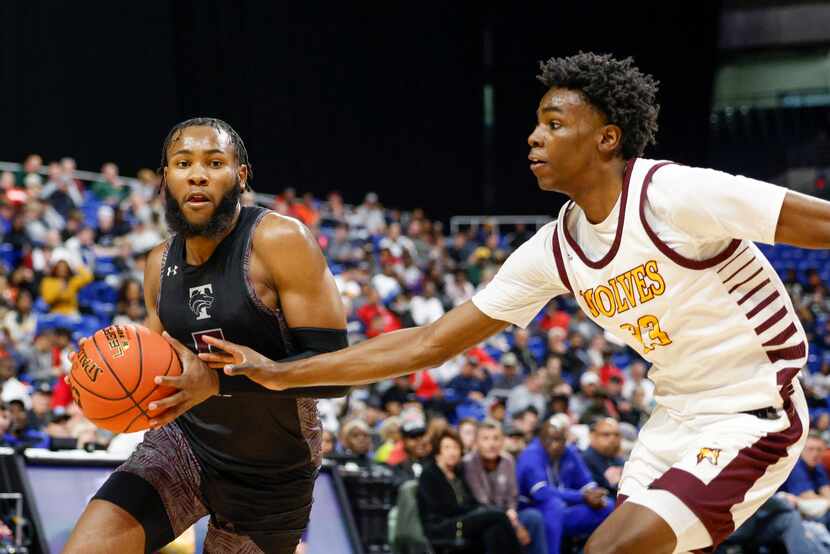 Mansfield Timberview guard Jared Washington (5) drives the ball towards Beaumont United...