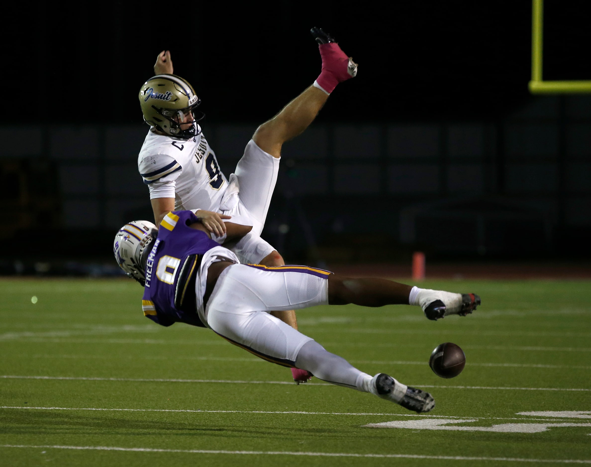 Jesuit quarterback Charlie Peters (9) is unable to make the catch on a double pass as...