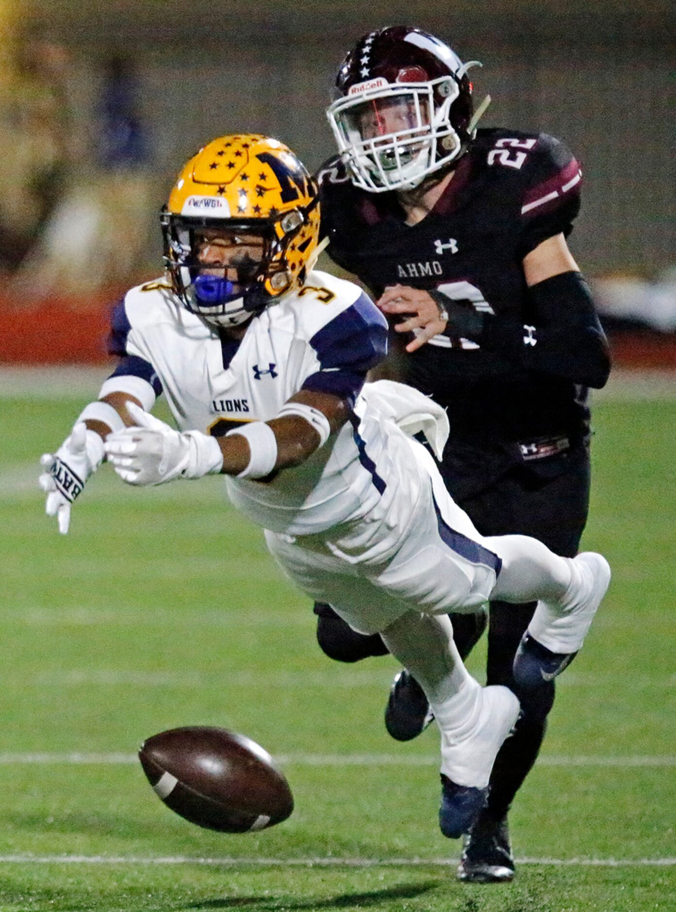 McKinney High School wide receiver Isaiah Wallace (3) was unable to make the catch after...