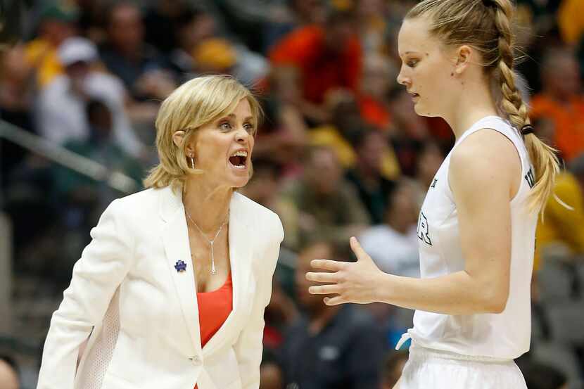 Baylor head coach Kim Mulkey, left, yells at guard Kristy Wallace during the third quarter...
