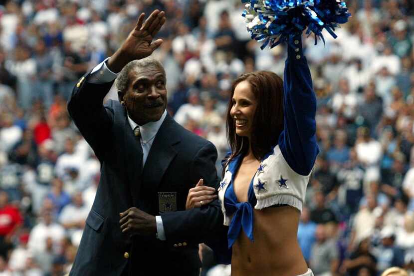 Former Dallas Cowboys RB Don Perkins wavves to the Texas Stadium crowd during the "Ring of...