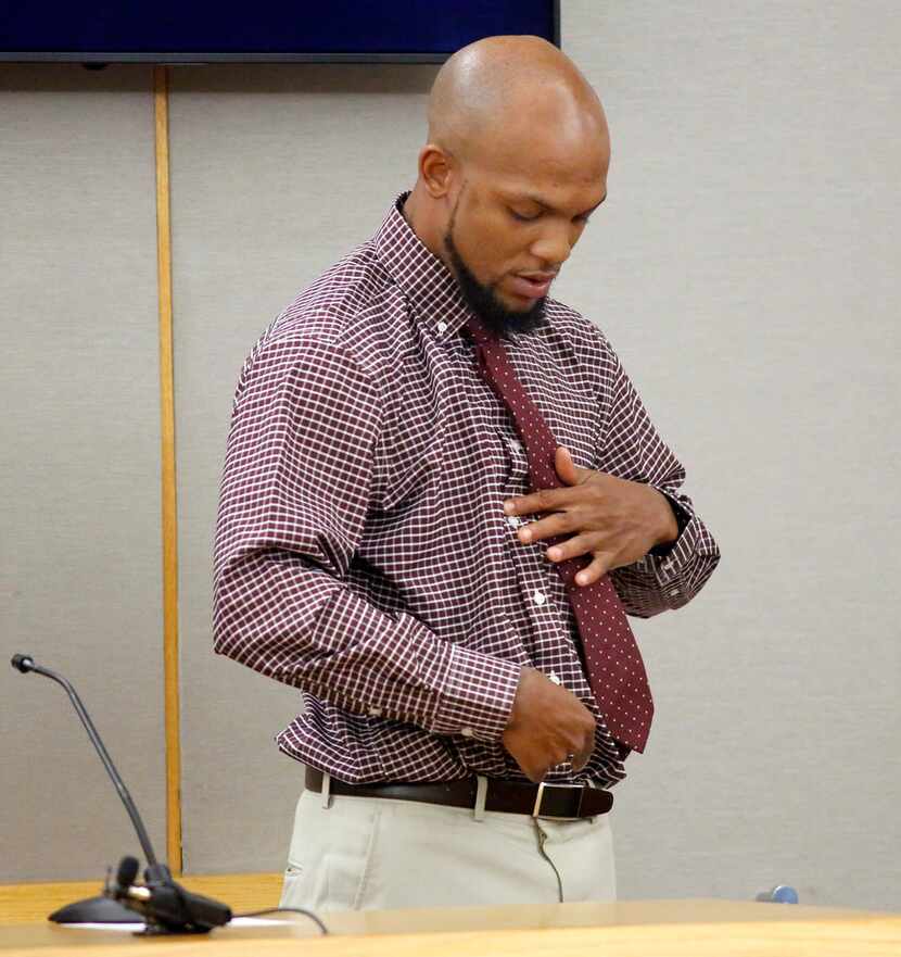 Lyndo Jones shows the jury where he had surgery while on the witness stand Wednesday. Former...