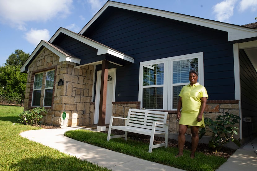 Tanisha Jones poses for a photograph at her Fort Worth  home. Census data shows the D-FW...