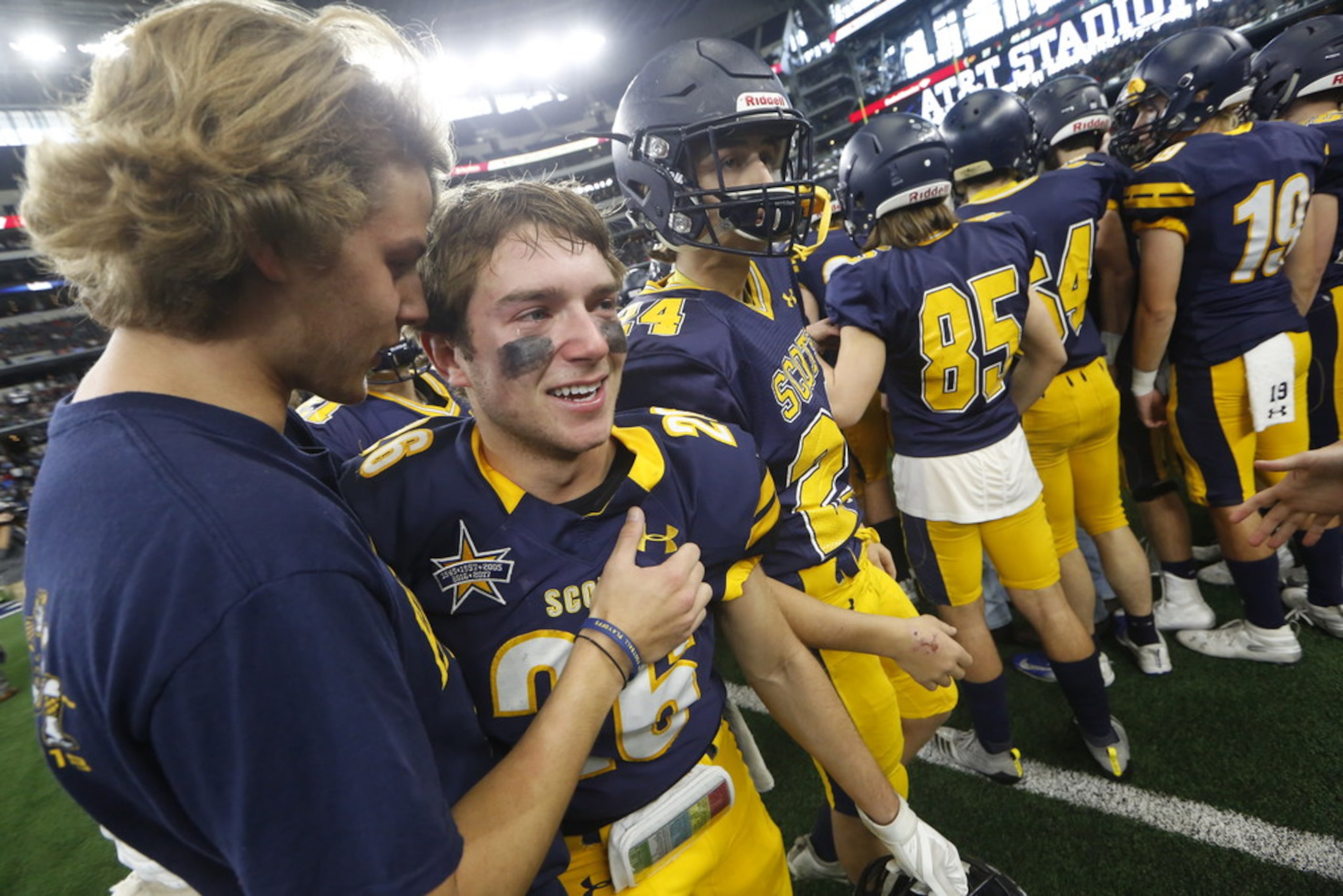 Highland Park's  Ben Smith (26) celebrates beating Shadow Creek 27-17 to win the Class 5A...