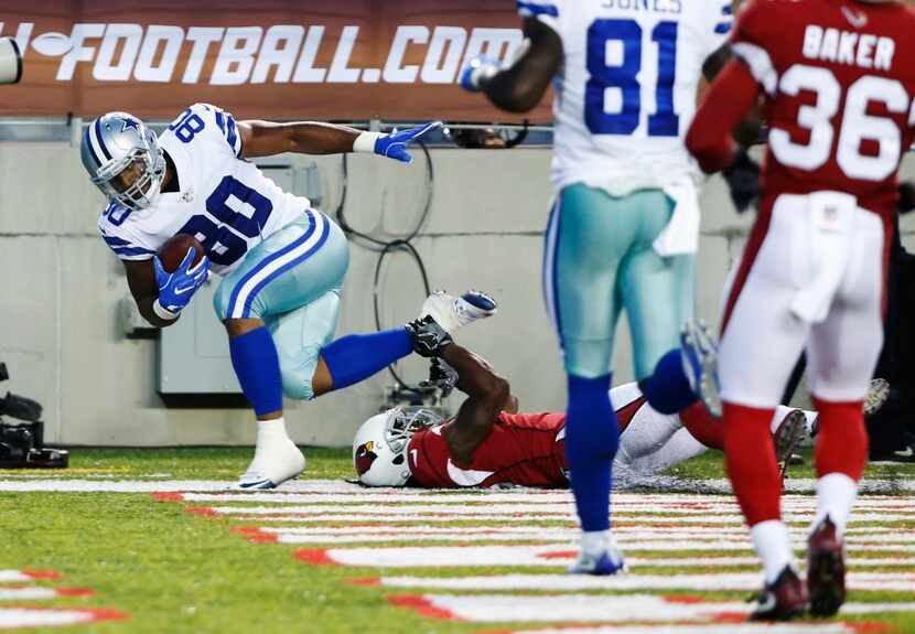 Dallas Cowboys tight end Rico Gathers (80) scores a touchdown in front of Arizona Cardinals...